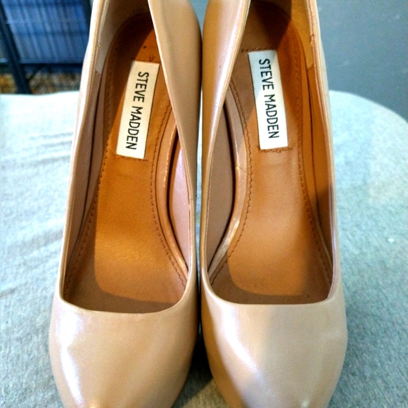 Heels - Picture 3 of 3